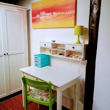 Stylish Apt In The Old Town Homestay szállás *